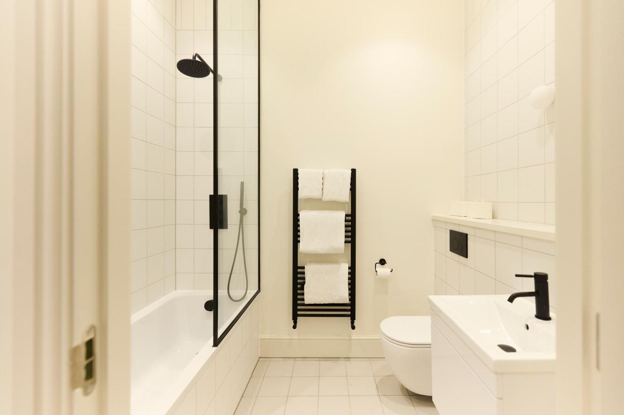 The East Mile Place - Cosy 2bdr Flat With Balcony Londen